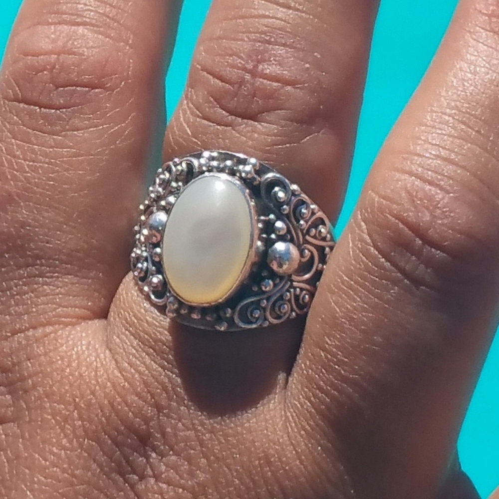 Beautiful Silver Ring - Picture 4 of 5